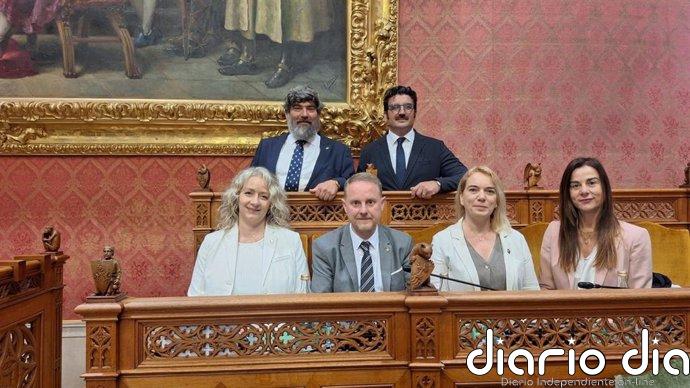La oposición en el Consell critica la presencia de Bestard en el pleno y pide a Galmés que le cese