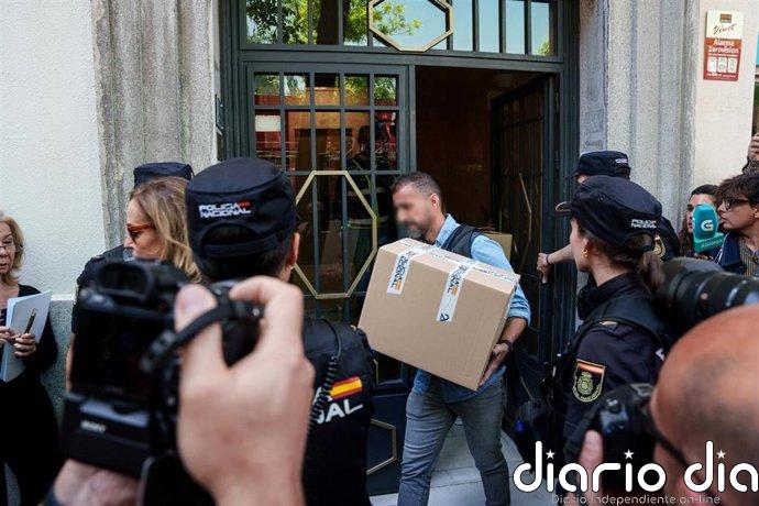 La Policía accedió a una caja fuerte en el despacho de Zapatero durante el registro a su secretaria personal