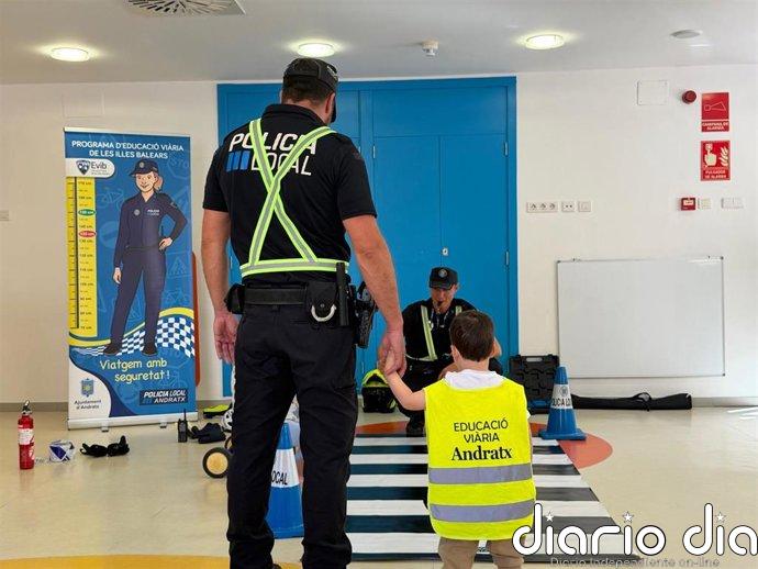 La Policía Local celebra una jornada de educación vial para alumnos de la 'escoleta' municipal Sol d'Andratx