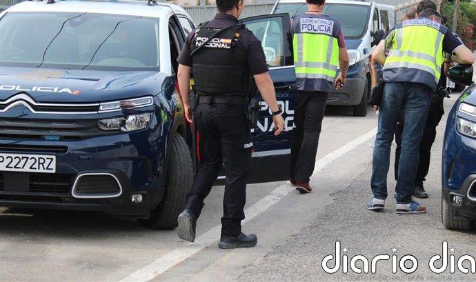 La Policía Nacional detiene en Xirivella y València a tres hombres por robar bidones de aceite usado en restaurantes