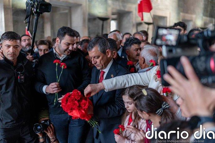 La Policía turca irrumpe en la sede central del principal partido de la oposición en Ankara