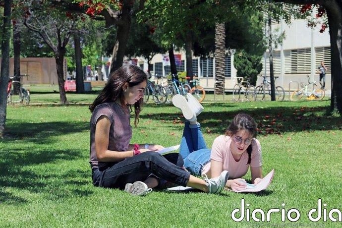 La preinscripción telemática para acceder a los grados de las universidades valenciana arranca el 15 de junio