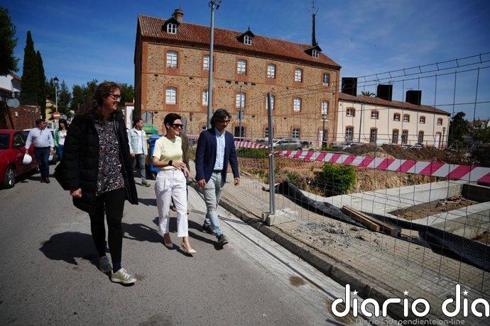 La presidenta de la Diputación de Badajoz visita las obras que amplían la Escuela de Música de Villafranca de los Barros
