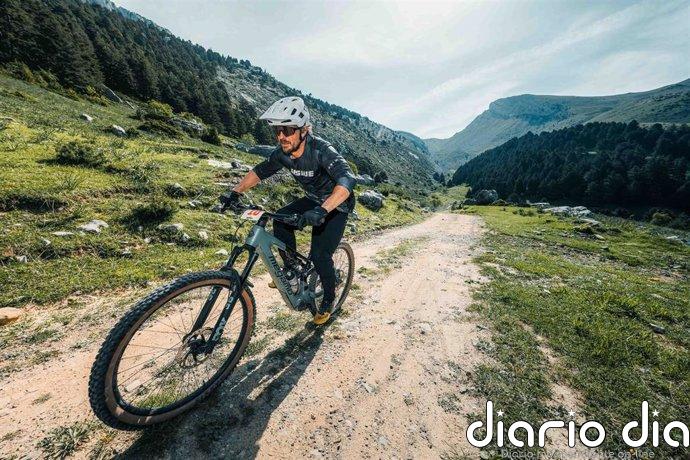 La primera jornada del Villanúa Bike Festival ofrece un recital de destreza y velocidad con la mountain bike