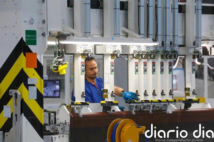 La producción industrial de Estados Unidos vuelve a tasas positivas en abril tras subir un 0,7%