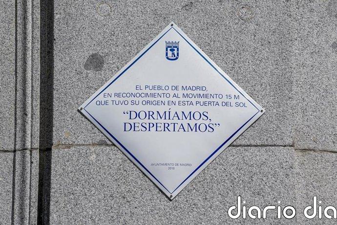 La Puerta del Sol sigue recordando con una placa los 15 años del 15M, la acampada de la indignación ciudadana
