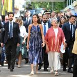 La Reina Letizia arrasa en la Feria del Libro con un veraniego vestido tie dye que potencia sus brazos tonificados