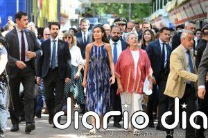 La Reina Letizia arrasa en la Feria del Libro con un veraniego vestido tie dye que potencia sus brazos tonificados