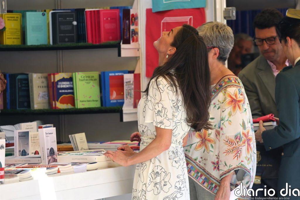 La Reina Letizia inaugura hoy la 85ª Feria del Libro que estará marcada por la visita del Papa y el humor