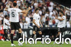 La remontada del Valencia ante el campeón Barça se queda sin premio europeo