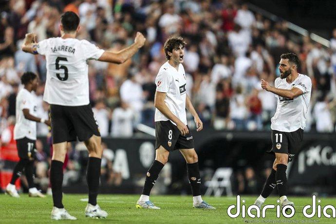 La remontada del Valencia ante el campeón Barça se queda sin premio europeo