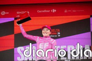 La suiza Noemi Rüegg se enfunda el maillot rojo en el estreno de La Vuelta Femenina