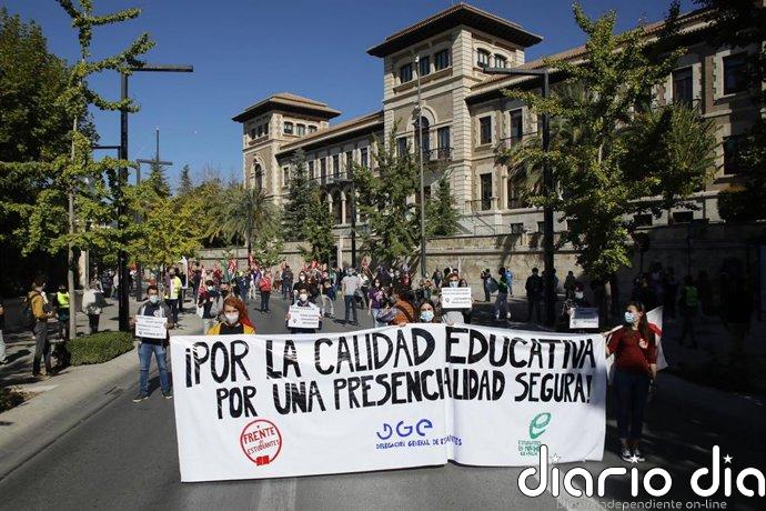 La UGR respeta el paro convocado por los estudiantes pero defiende sus últimas medidas