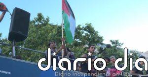 Lamine Yamal ondea la bandera palestina en la rúa de los ‘Campions’