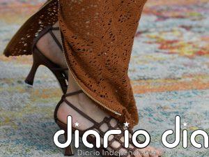 Las bailarinas de rejilla son el zapato inesperado que ha conquistado la primavera (y promete quedarse todo el verano)