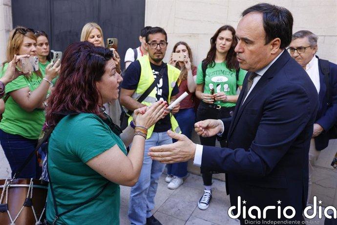 Llorca espera que "esta tarde o mañana como muy tarde" haya acuerdo con sindicatos para desconvocar la huelga educativa