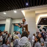Los activistas de la flotilla aplazan por ahora su regreso a España a la espera de exámenes médicos