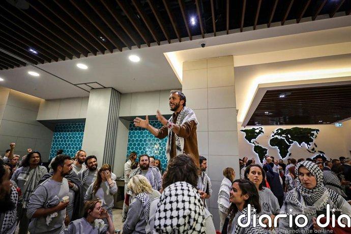 Los activistas de la flotilla aplazan por ahora su regreso a España a la espera de exámenes médicos