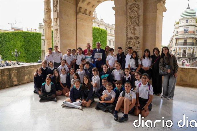 Los alumnos del colegio Ruíz Elías destacan mejoras en el Parque Estoril en un libro dirigido al Ayuntamiento de Sevilla