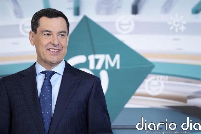 Los cinco candidatos llegan a la sede del debate de la RTVA por el 17M con una concentración reivindicativa en la puerta