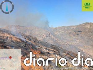 Los medios aéreos se retiran del incendio de Almería y el operativo terrestre sigue trabajando en su estabilización