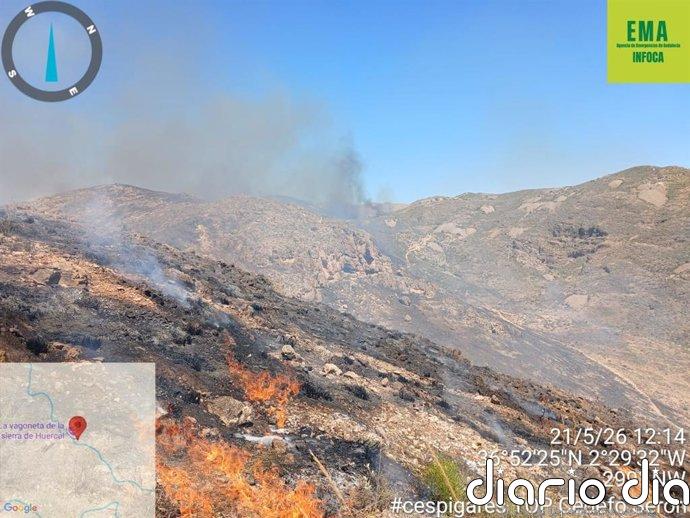 Los medios aéreos se retiran del incendio de Almería y el operativo terrestre sigue trabajando en su estabilización