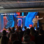 Los nuevos altavoces JBL PartyBox 330 y 130 incluyen 'tweeters' mejorados, sonido optimizado con IA y luces rediseñadas