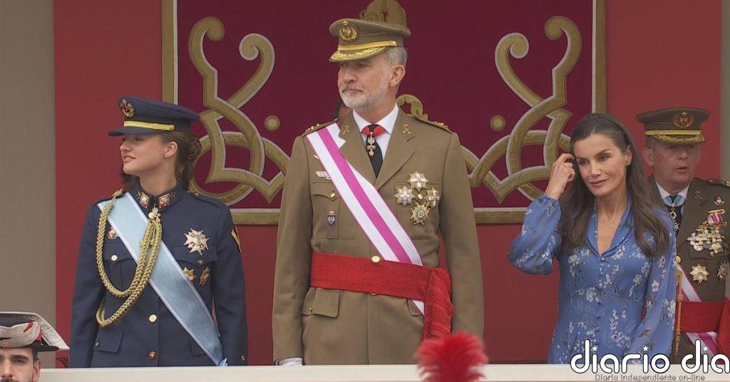 Los reyes presiden junto a Leonor el desfile del Día de las Fuerzas Armadas en Vigo