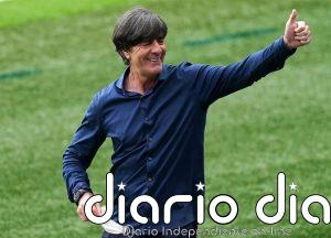 Löw ve "bastante improbable" recibir una oferta de un banquillo que "realmente" le atraiga