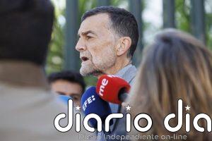 Maíllo se compromete a ampliar la Ley de Memoria para incluir a las víctimas del Caso Almería