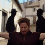 Manuel Carrasco vuelve a sus raíces con “Pueblo salvaje”