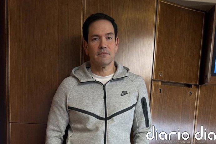 Marco Rubio posa desde el avión presidencial rumbo a China con el chándal que llevaba Maduro tras su captura