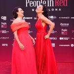 Maribel Verdú, Martina Klein, o Natalia Sánchez y Marc Clotet. Barcelona se viste de rojo en la gala 'People in red'