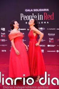 Maribel Verdú, Martina Klein, o Natalia Sánchez y Marc Clotet. Barcelona se viste de rojo en la gala 'People in red'