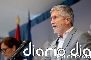 Marlaska lamenta el "trágico accidente" de los guardias civiles en Huelva y niega falta de medios contra el narcotráfico