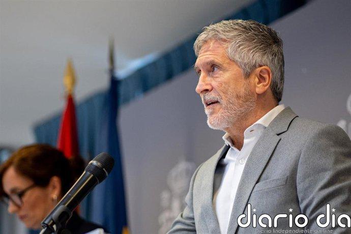 Marlaska lamenta el "trágico accidente" de los guardias civiles en Huelva y niega falta de medios contra el narcotráfico