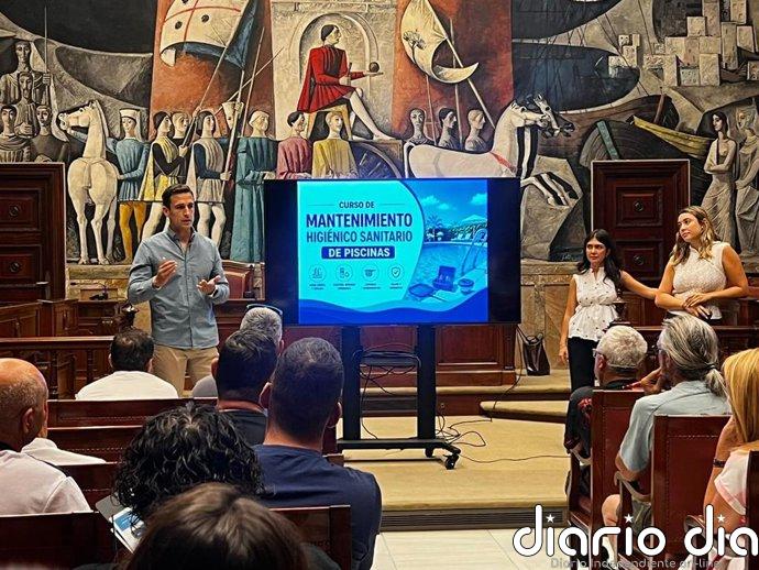 Más de 200 responsables de piscinas municipales de Zaragoza se forman con la DPZ en mantenimiento y gestión