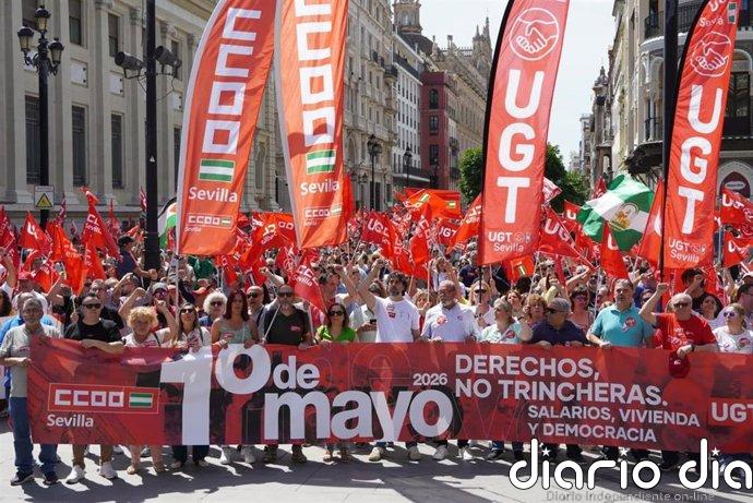 Más de 8.000 personas se manifiestan en Sevilla junto a CCOO y UGT a exigir subidas salariales y derecho a la vivienda