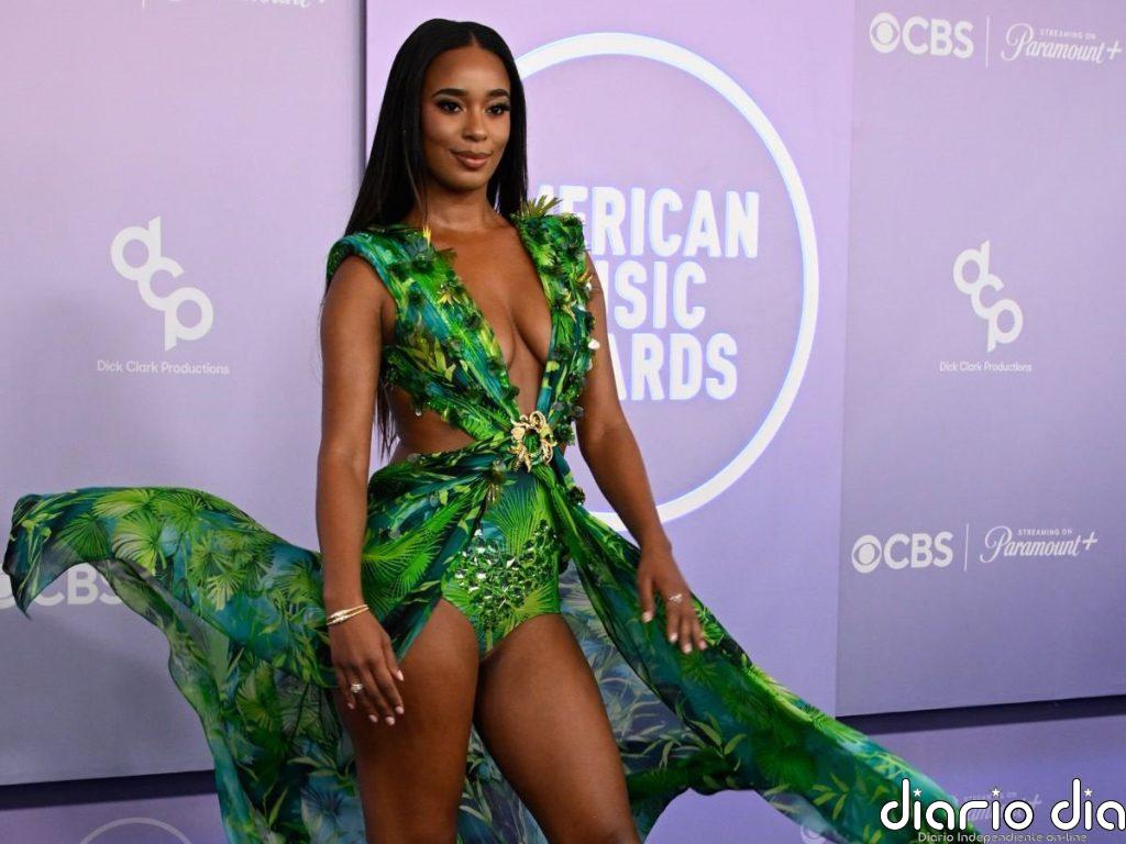 Mia Calabrese revive el espíritu de los 2000 con el vestido más icónico de Jennifer Lopez en los AMAs 2026