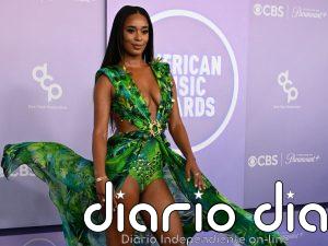 Mia Calabrese revive el espíritu de los 2000 con el vestido más icónico de Jennifer Lopez en los AMAs 2026