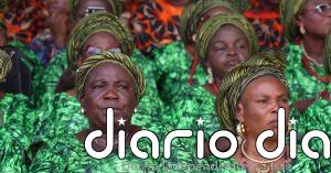Miles de personas asisten al Festival Mundial de Egungun en Nigeria