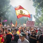 Miles de personas piden en Madrid la dimisión de Sánchez en una marcha apoyada por Vox y PP