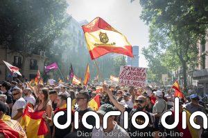 Miles de personas piden en Madrid la dimisión de Sánchez en una marcha apoyada por Vox y PP