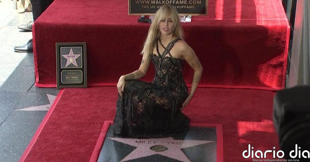 Miley Cyrus recibe una estrella en el Paseo de la Fama de Hollywood
