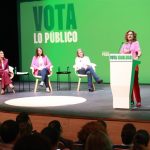 Montero promete poner tope a los pisos turísticos y "negociar" el traspaso de competencias ferroviarias a Andalucía