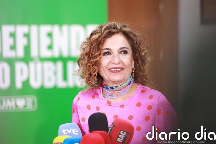 Montero reivindica una "mirada transversal feminista" para avanzar frente a la "amenaza de involución" para mujeres