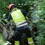 Muere un hombre tras caer al río con la segadora en Colunga
