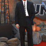 Nicholas Galitzine revive el glamour noventero con un traje que marcará tendencia este 2026 por su versatilidad