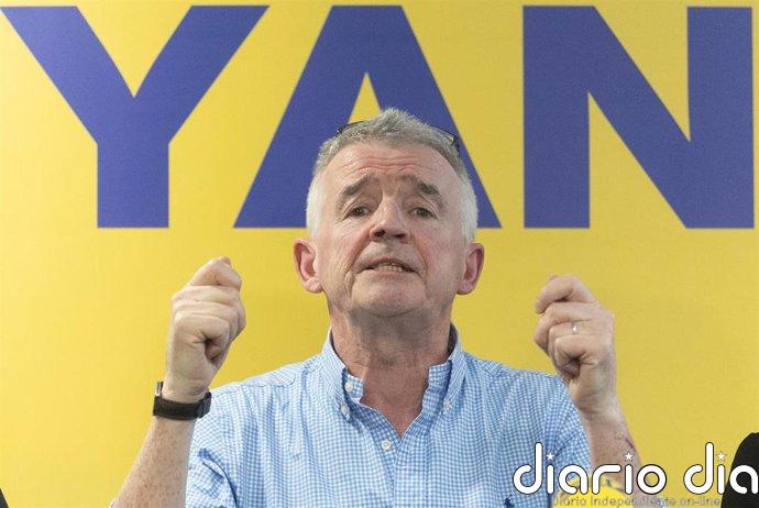 O'Leary (Ryanair) pide prohibir la venta de alcohol por la mañana en los aeropuertos y limitar el consumo