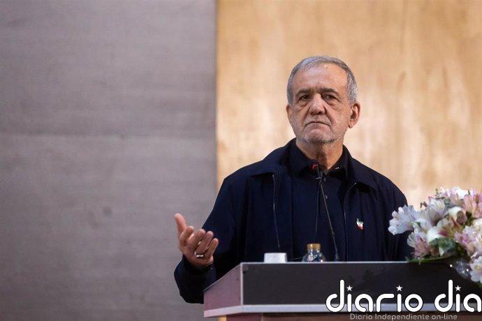 Pezeshkian defiende que diálogo no es rendición mientras Trump asegura no estar "dispuesto" a hacer concesiones